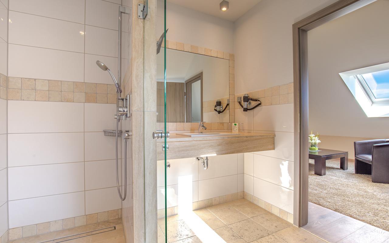 Heuboden Hotel Landhaus Blum Умкирх Екстериор снимка