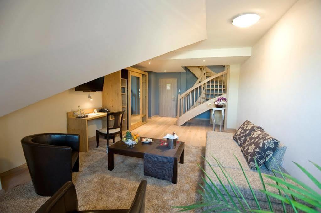 Heuboden Hotel Landhaus Blum Умкирх Екстериор снимка